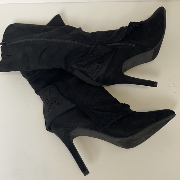 Venus Trouser Boots Size 6 Black Velvet Style with Eyelet Design - Picture 8 of 13